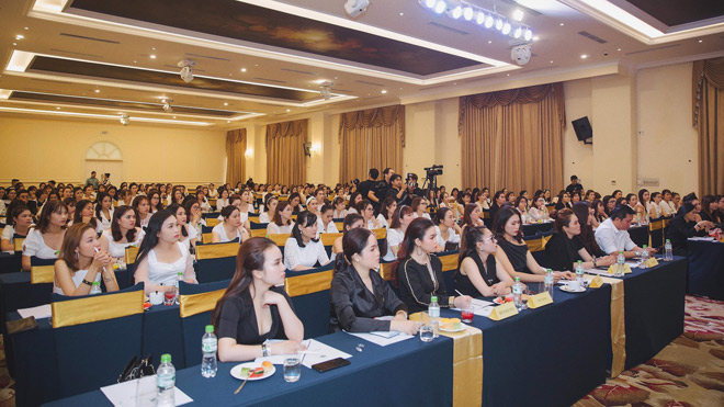 Dược sĩ Tiến “đứng lớp” đào tạo về chủ đề “Thấu hiểu làn da” cho các cô gái Hanayuki - 5