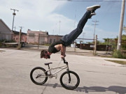 Xem ăn chơi - "Lác mắt” với màn biểu diễn xe đạp đường phố đỉnh cao