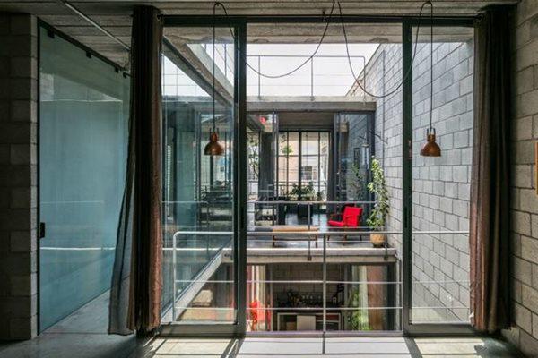 Ngôi nhà xây trên mảnh đất hẹp và dài nhưng tràn ngập cây xanh - 3