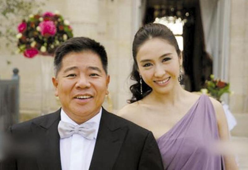 "Ngọc nữ" nổi tiếng Hong Kong Lê Tư từng khiến không ít người luyến tiếc khi quyết định từ bỏ sự nghiệp để kết hôn với tỷ phú tàn tật Mã Đình Cường. 
