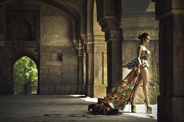 Sởn gai óc trước những đôi giày lênh khênh như đi cà kheo của Chi Pu và mỹ nhân Việt - 5