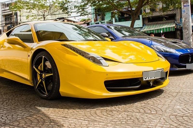 Trong giới chơi siêu xe, Minh "nhựa" vẫn chưa tìm được đối thủ bởi luôn sở hữu những chiếc xe có giá cao ngất ngưởng như Lamborghini Murcielago LP670-4 SV độc nhất Việt Nam có giá khoảng 1 triệu USD,...
