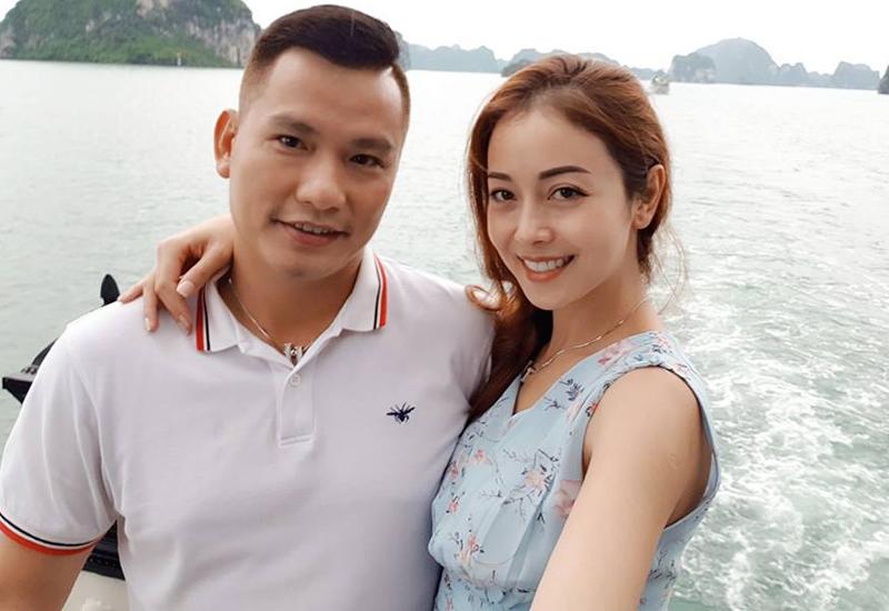 Sau cuộc hôn nhân đổ vỡ với ca sĩ Quang Dũng, hiện Jennifer Phạm đang hạnh phúc bên chồng mới Đức Hải.
