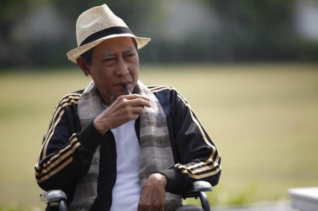 Liệt nửa người phải ngồi xe lăn, NS Lê Bình bật khóc vì amp;#34;Đam mê nghiệt ngãamp;#34; vận vào đời - 7