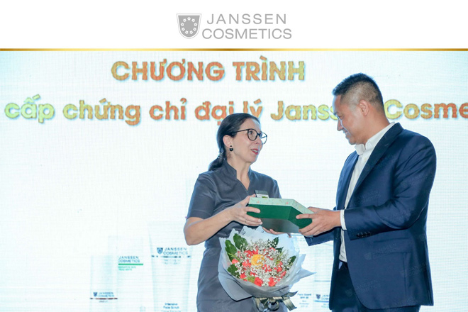 Vì sao Trịnh Thăng Bình, Hoàng Thùy Linh, Vĩnh Thụy tin dùng mỹ phẩm Janssen Cosmetics VietNam? - 5