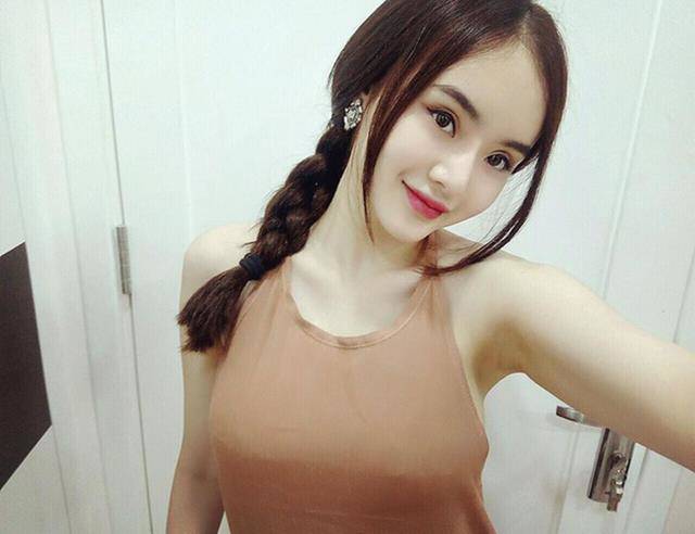 Không còn đen nhẻm nổi loạn, em gái Angela Phương Trinh khoe vẻ xinh đẹp bốc lửa không kém chị - 3