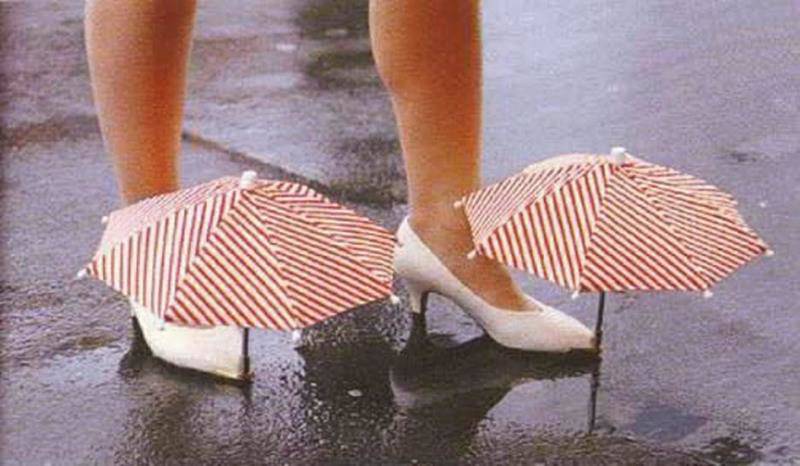 Không lo giày bị ướt dưới trời mưa nữa nhé.
