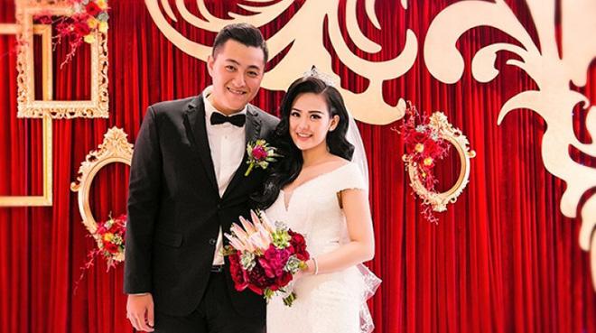 Chồng bắt vợ đi taxi rồi đội mưa chạy xe theo gây thích thú, danh tính mới bất ngờ - 5