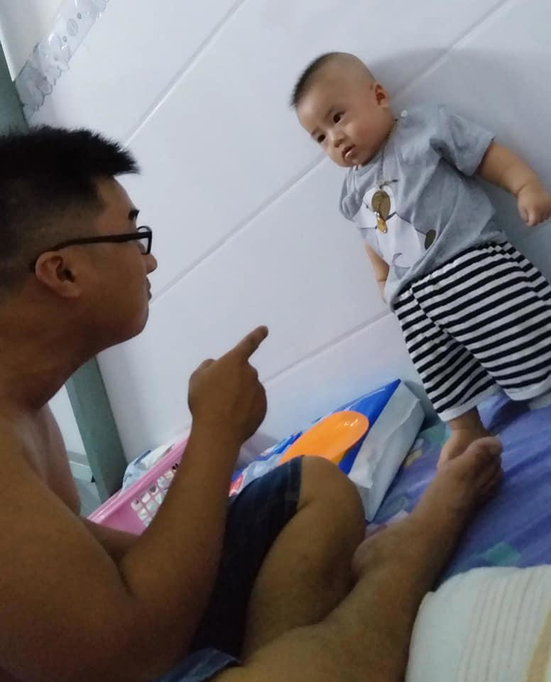 dan mang "ban loan" truoc bieu cam dang yeu cua be trai bi ba mang vi toi te bay - 1