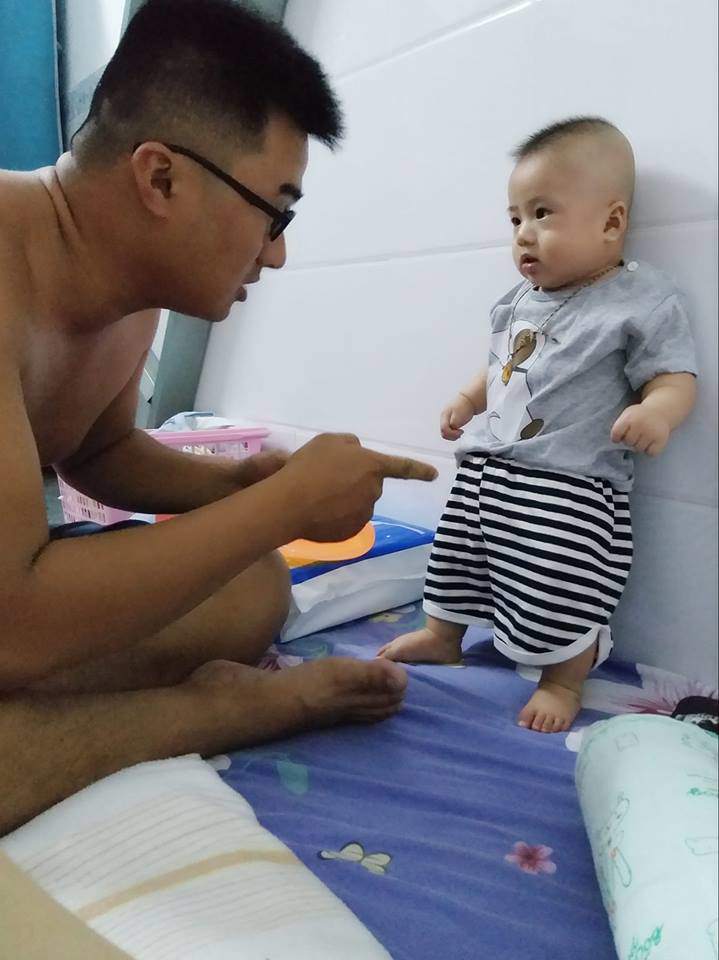 dan mang "ban loan" truoc bieu cam dang yeu cua be trai bi ba mang vi toi te bay - 2