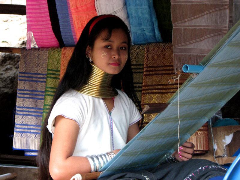 Đeo đĩa vào môi và những tập tục làm đẹp kỳ dị của phụ nữ trên khắp hành tinh - 1