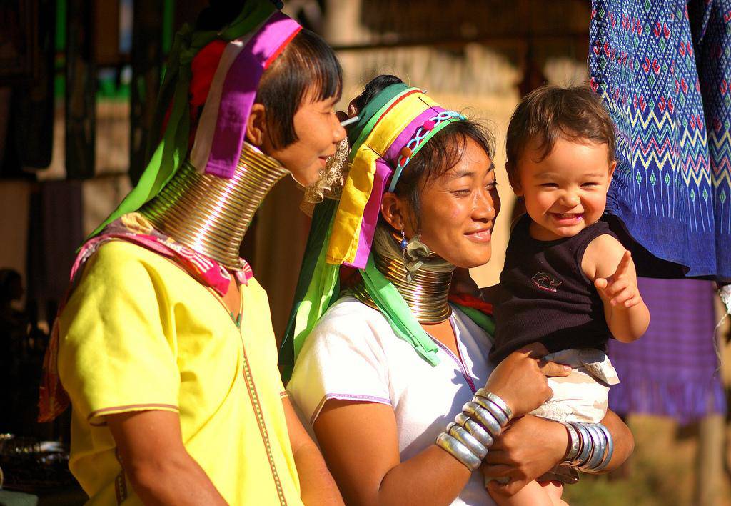 Đeo đĩa vào môi và những tập tục làm đẹp kỳ dị của phụ nữ trên khắp hành tinh - 3