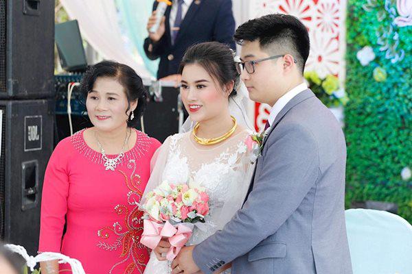 tu hai nguoi xa la, cap doi 9x bong nen duyen vo chong nho comment dao - 5