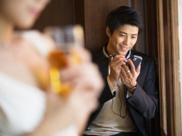 Phụ nữ là thiên thần khi đàn ông chung thuỷ, thành phù thuỷ khi đàn ông trăng hoa