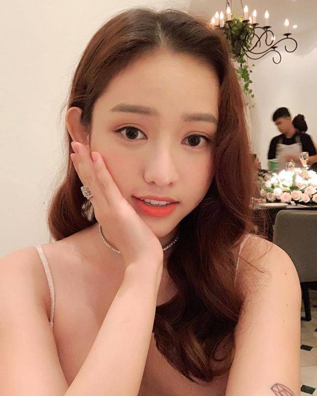 Đã hút 2kg mỡ thừa, Thúy Vi vẫn bị CĐM phát hiện dùng app chỉnh eo... lệch cả rốn - 1