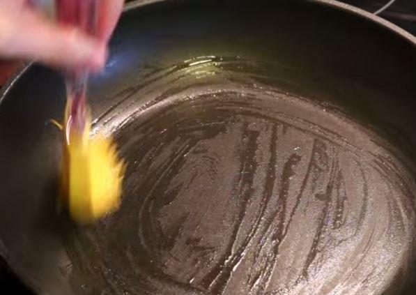 Cách làm bánh cuốn ngon bằng chảo chống dính, nhanh gọn tại nhà - 3