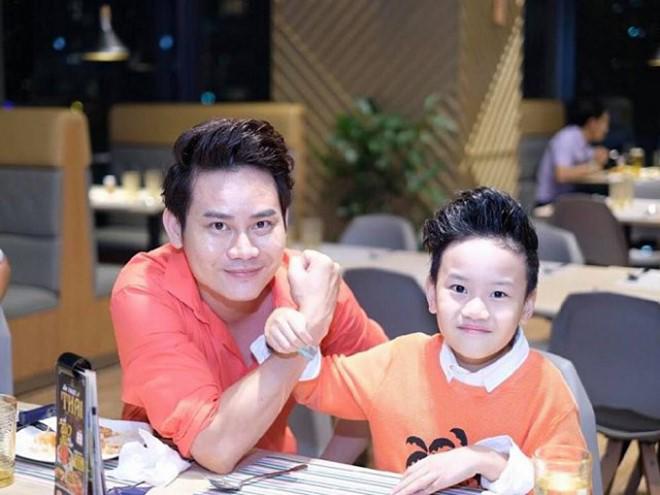 Con trai MC VTV từng gây sốt amp;#34;Bố ơi, mình đi đâu thếamp;#34; lập kỷ lục mới trên truyền hình - 3