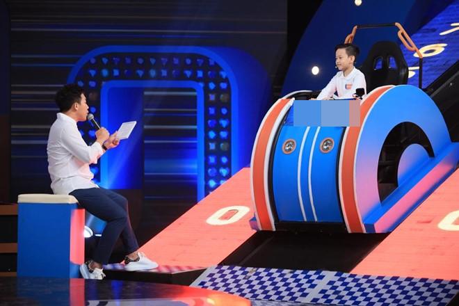 Con trai MC VTV từng gây sốt amp;#34;Bố ơi, mình đi đâu thếamp;#34; lập kỷ lục mới trên truyền hình - 4