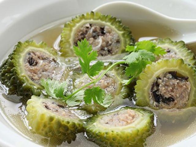 Canh khổ qua nhồi thịt ngon khó cưỡng với vị đắng nhẹ đặc trưng