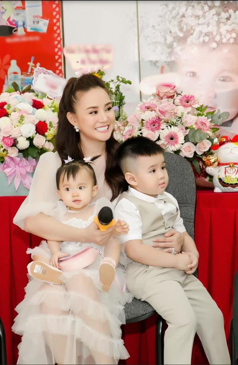 Qua đi những khó khăn ban đầu, giờ đây Vy Oanh có nhiều kinh nghiệm chăm con hơn, đặc biệt khi đã có bé thứ 2.
