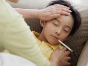 Sức khỏe - Khi trẻ bị sốt, không nên chườm lạnh nếu không muốn nhận hậu quả này