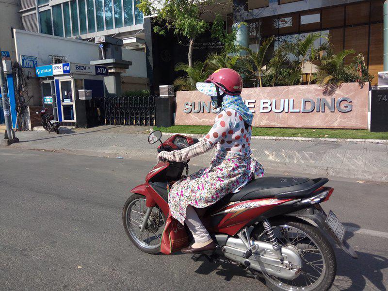 sai gon nang nong kinh hoang 40 do c, nguoi dan vat lon ngoai duong, trong benh vien - 3