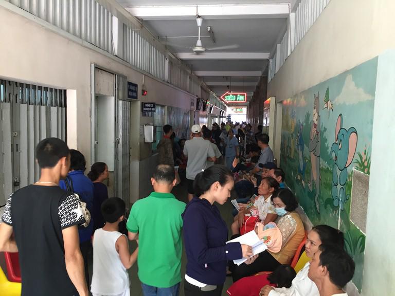 sai gon nang nong kinh hoang 40 do c, nguoi dan vat lon ngoai duong, trong benh vien - 10