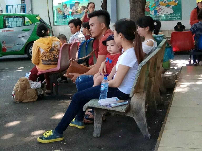 sai gon nang nong kinh hoang 40 do c, nguoi dan vat lon ngoai duong, trong benh vien - 12