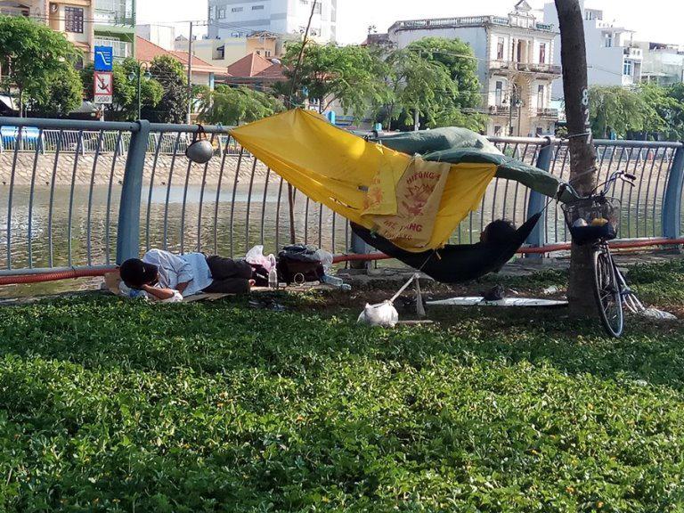 sai gon nang nong kinh hoang 40 do c, nguoi dan vat lon ngoai duong, trong benh vien - 7