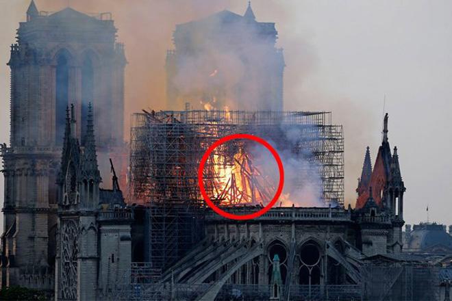 Nhà thờ Đức Bà Paris, Chúa Jesus, Cháy nhà thờ Đức Bà