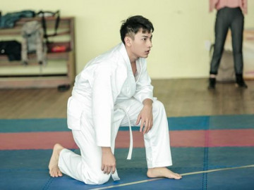 Từ bỏ hiền ảnh ngoan hiền, Isaac chăm chỉ tập võ để đóng phim hành động?