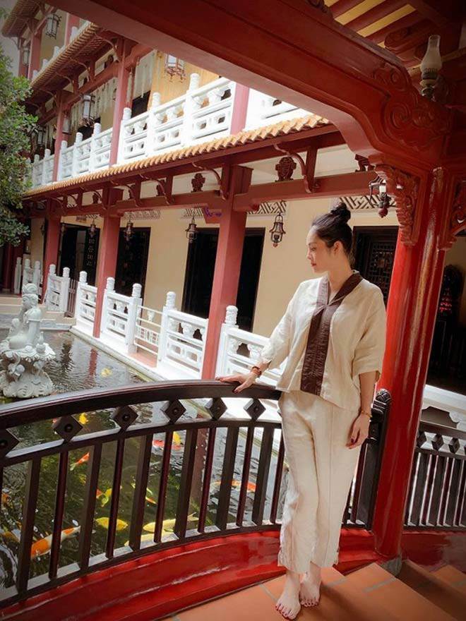 Sao Việt 24h: Gia đình vợ siêu mẫu - chồng nhỏ con, nhìn con trai hơn 1m9 mà choáng - 12