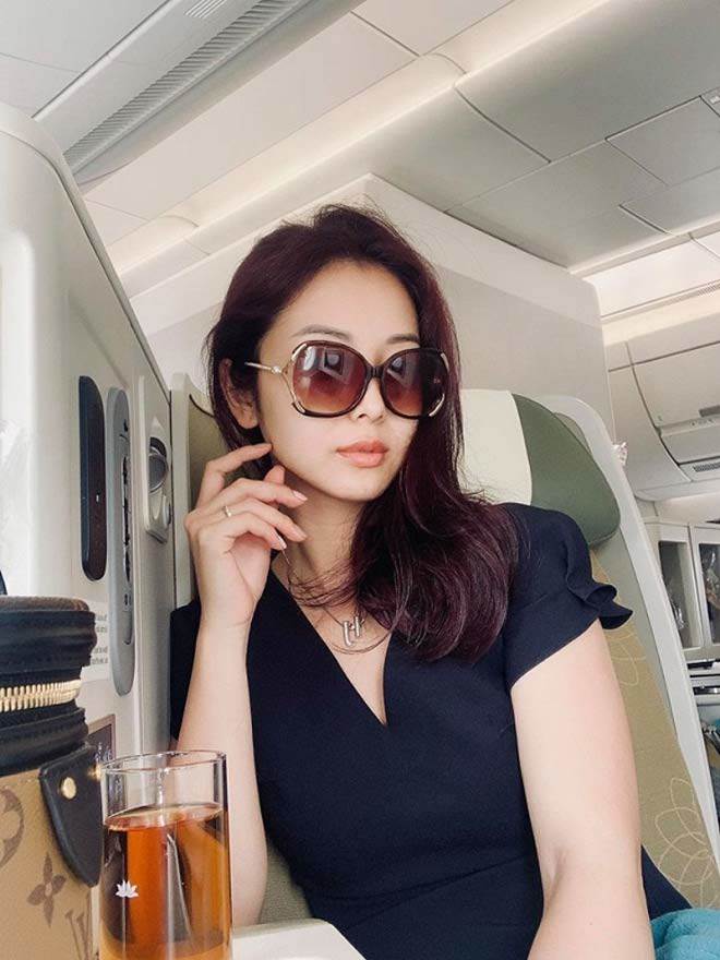 Sao Việt 24h: Gia đình vợ siêu mẫu - chồng nhỏ con, nhìn con trai hơn 1m9 mà choáng - 7