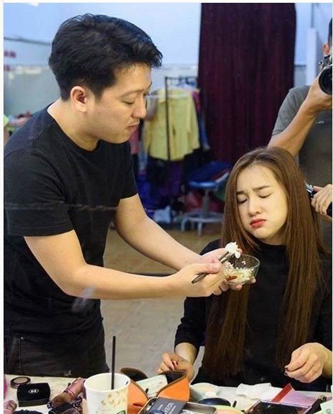 Sao Việt 24h: Gia đình vợ siêu mẫu - chồng nhỏ con, nhìn con trai hơn 1m9 mà choáng - 15