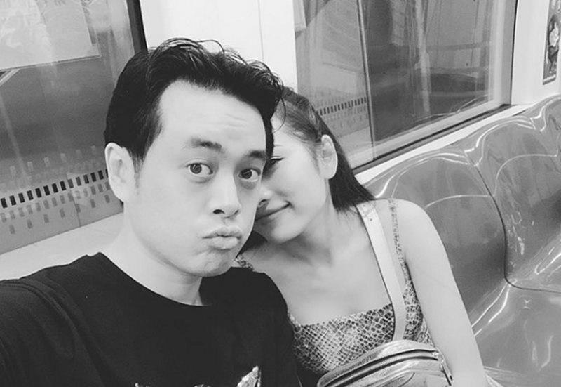 Cách đây ít lâu, trên Facebook cá nhân, nhạc sĩ Dương Khắc Linh vừa gây chú ý khi chia sẻ hình ảnh về căn hộ mới tậu tại TP.HCM và tiết lộ dự định lấy vợ của mình. 
