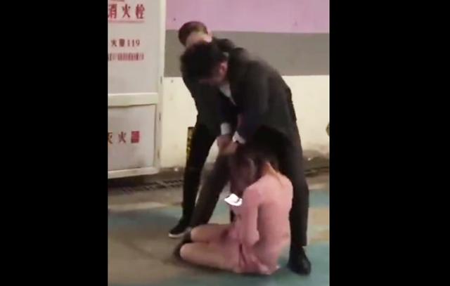 Vợ lao vào đánh ghen giữa đường, phản ứng của chồng và tình nhân còn đáng sợ hơn - 1