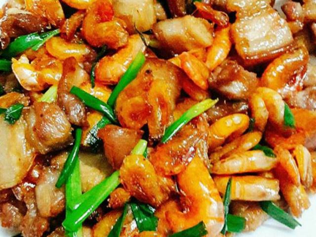 Cách làm thịt kho tôm nước dừa nhanh, gọn, chuẩn vị tại nhà