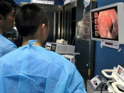 Sức khỏe - Bé gái 12 tuổi đã mắc ung thư đại trực tràng, có triệu chứng này cần đi khám gấp