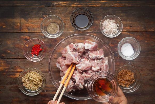 Marinating Ribs with Turmeric