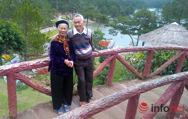 Con gái vợ chồng già nắm tay nhau trên biển: Bố mẹ tôi yêu thương nhau trọn đời! - 8