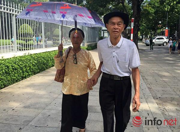 Con gái vợ chồng già nắm tay nhau trên biển: Bố mẹ tôi yêu thương nhau trọn đời! - 6