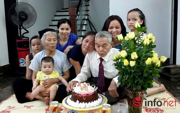 Con gái vợ chồng già nắm tay nhau trên biển: Bố mẹ tôi yêu thương nhau trọn đời! - 14