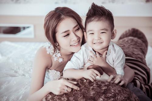 4 hotgirl sau khi thành mẹ đơn thân đẹp amp;#39;mòn con mắtamp;#39; - 1