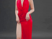 Thời trang - Vòng ba của Đỗ Mỹ Linh từ 90 tăng vọt lên 95, NTK phải tự tay... nới váy cho vừa