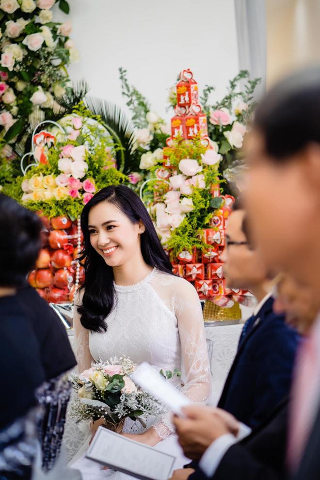 Cô gái amp;#34;chân dài như Hà Hồ, hát như Mỹ Tâmamp;#34; bất ngờ đính hôn: Chú rể gây tò mò - 4