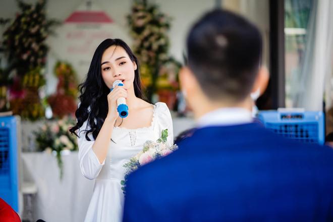 Cô gái amp;#34;chân dài như Hà Hồ, hát như Mỹ Tâmamp;#34; bất ngờ đính hôn: Chú rể gây tò mò - 9