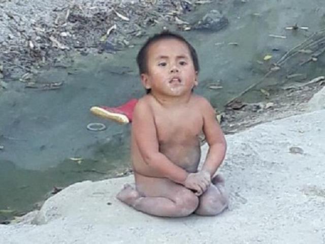 Hình ảnh mới của bé gái co ro giữa mùa đông Mường Lát khiến ai cũng bất ngờ