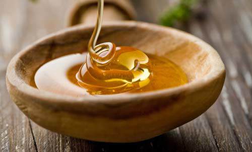 chich 2 vien vitamin e lay dich, tron lan cung mat ong roi thoa len mat, ban se bat ngo - 2