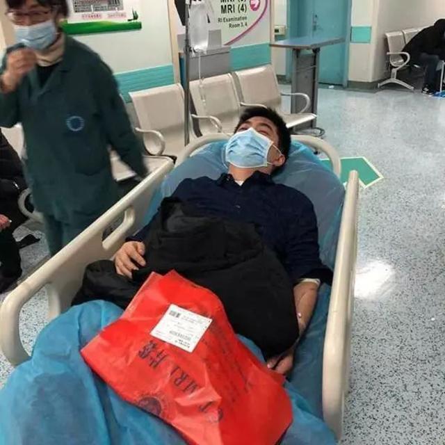 giup co gai ngheo trong tran dong dat, 11 nam sau nguoi dan ong nhan lai dieu bat ngo - 2