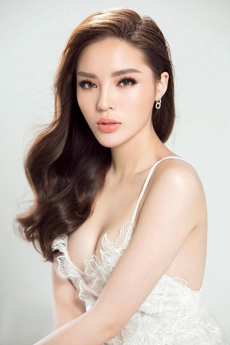 Hoa hậu Việt Nam 2014 Nguyễn Cao Kỳ Duyên là cái tên luôn gây chú ý mỗi khi được nhắc đến. Không chỉ sở hữu nhan sắc xinh đẹp, nàng hậu còn sở hữu vóc dáng nuột nà với 3 vòng nóng bỏng.

